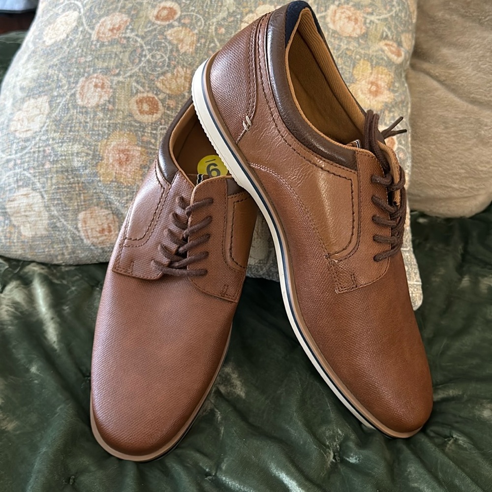 New! Aldo brown lace up shoes, size 9
